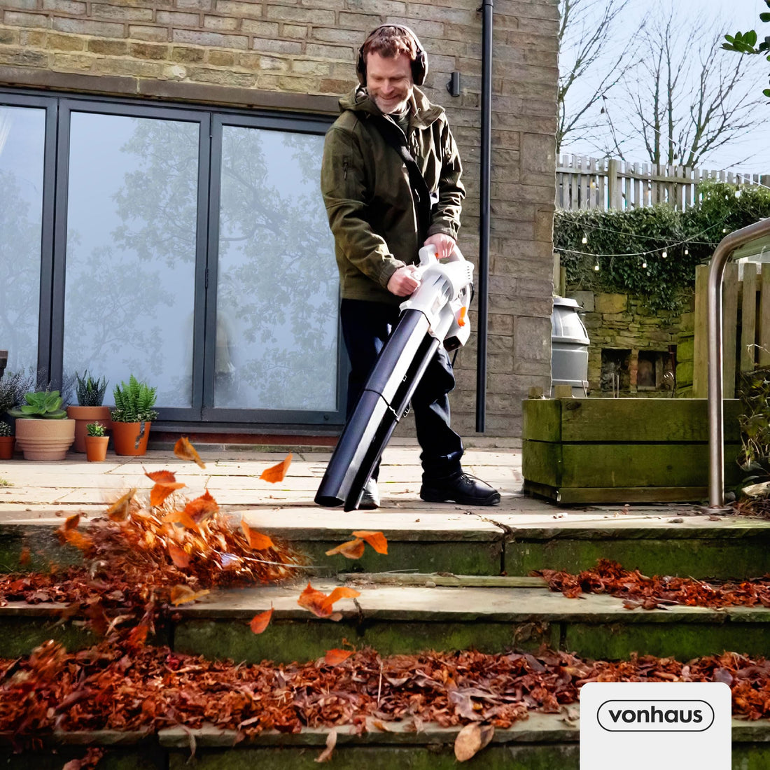 VonHaus Leaf Blower and Vacuum 3000W – Corded Leaves Collector, Clear Gardens, Patios, Gutters, Driveways & More – Lightweight, 10m Cable, Shoulder Strap, Wheels, 35L Collection Bag – 3 Year Warranty