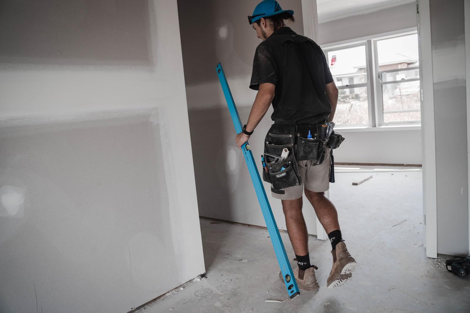 OX Spirit Level - Premium Trade Spirit Level - Industrial Grade Measurement Accuracy with 3 High-precision Vial (Accuracy 0.5 mm/m) - Blue - 600/1200/1800/230 mm