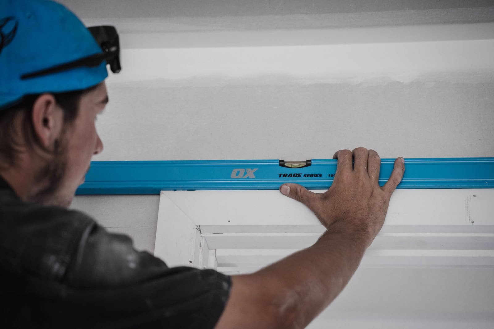 OX Spirit Level - Premium Trade Spirit Level - Industrial Grade Measurement Accuracy with 3 High-precision Vial (Accuracy 0.5 mm/m) - Blue - 600/1200/1800/230 mm