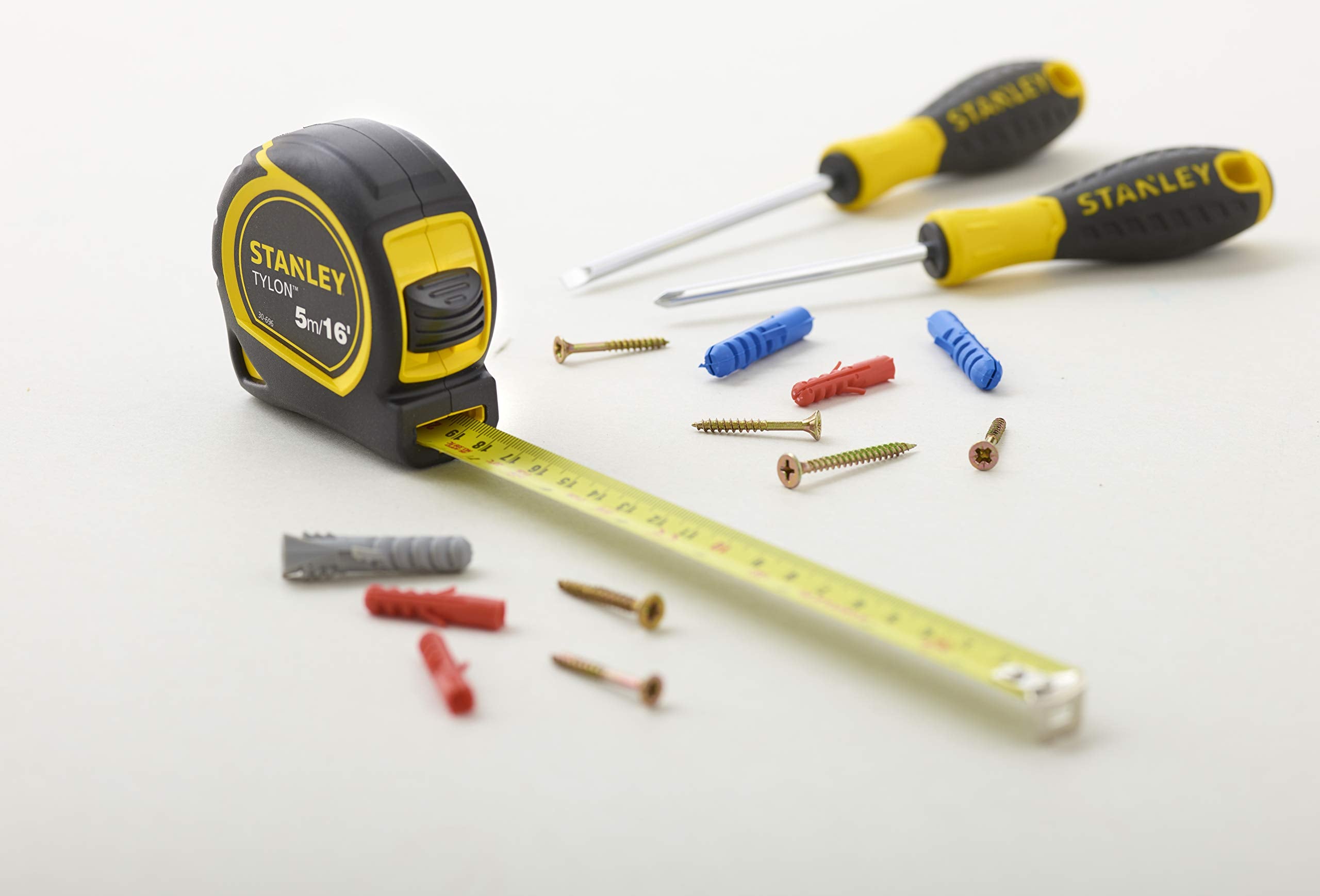 STANLEY FATMAX 8m/26' Tape Measure, Blade Armour Coating, 3.3m Standout, Magnetic Hook End, 0-33-726