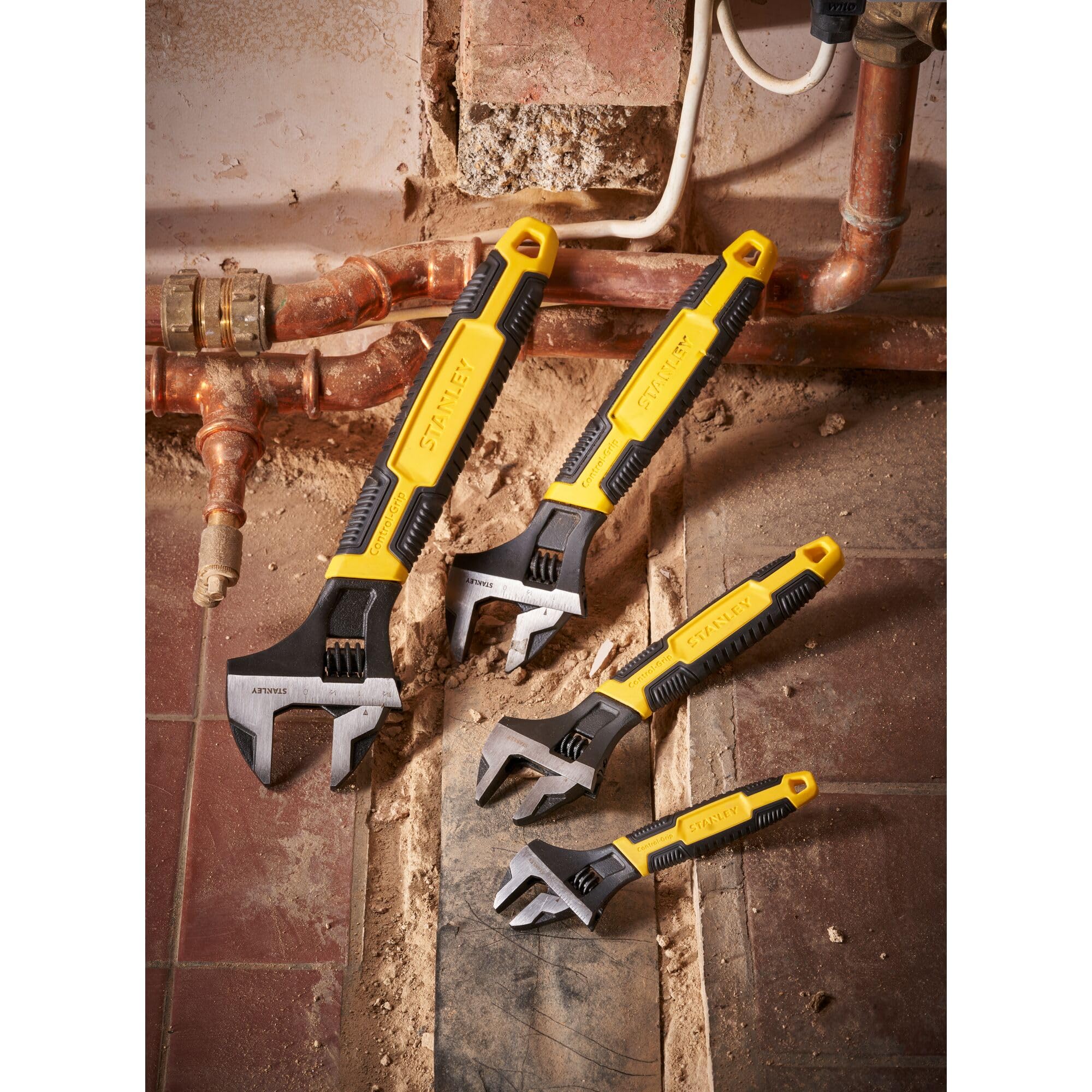 STANLEY Adjustable Wrench 30 x 200 mm Protective Phosphate Finish and Ergonomic Bi Material Handle 0-90-948, Black, Yellow